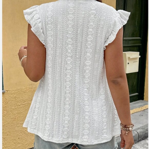 Plus Size Women's Contrast Lace Cap Sleeve Embroidered Blouse - Picture 3 of 9